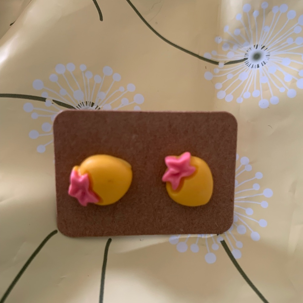 8 pairs of earrings